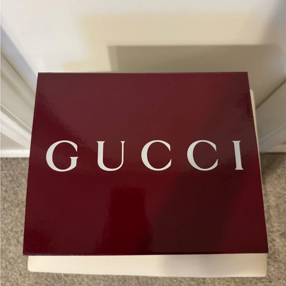 Gucci GG Marmont Small Crossbody Bag in Burgundy Red with Gold Hardware - Picture 5 of 5
